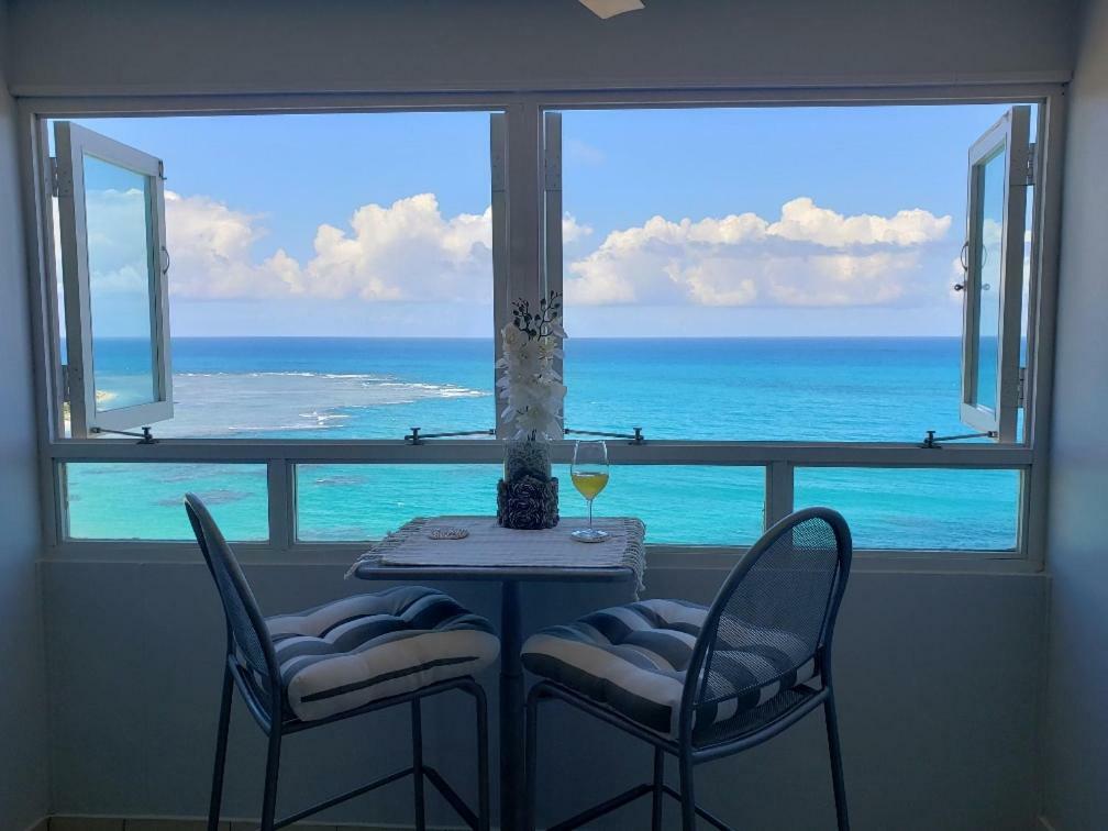 Breezy Beachfront Property With View Of Paradise Luquillo Exterior foto