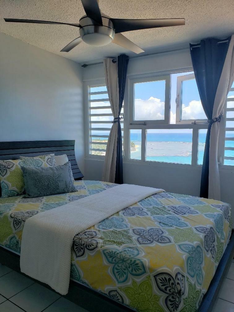 Breezy Beachfront Property With View Of Paradise Luquillo Exterior foto